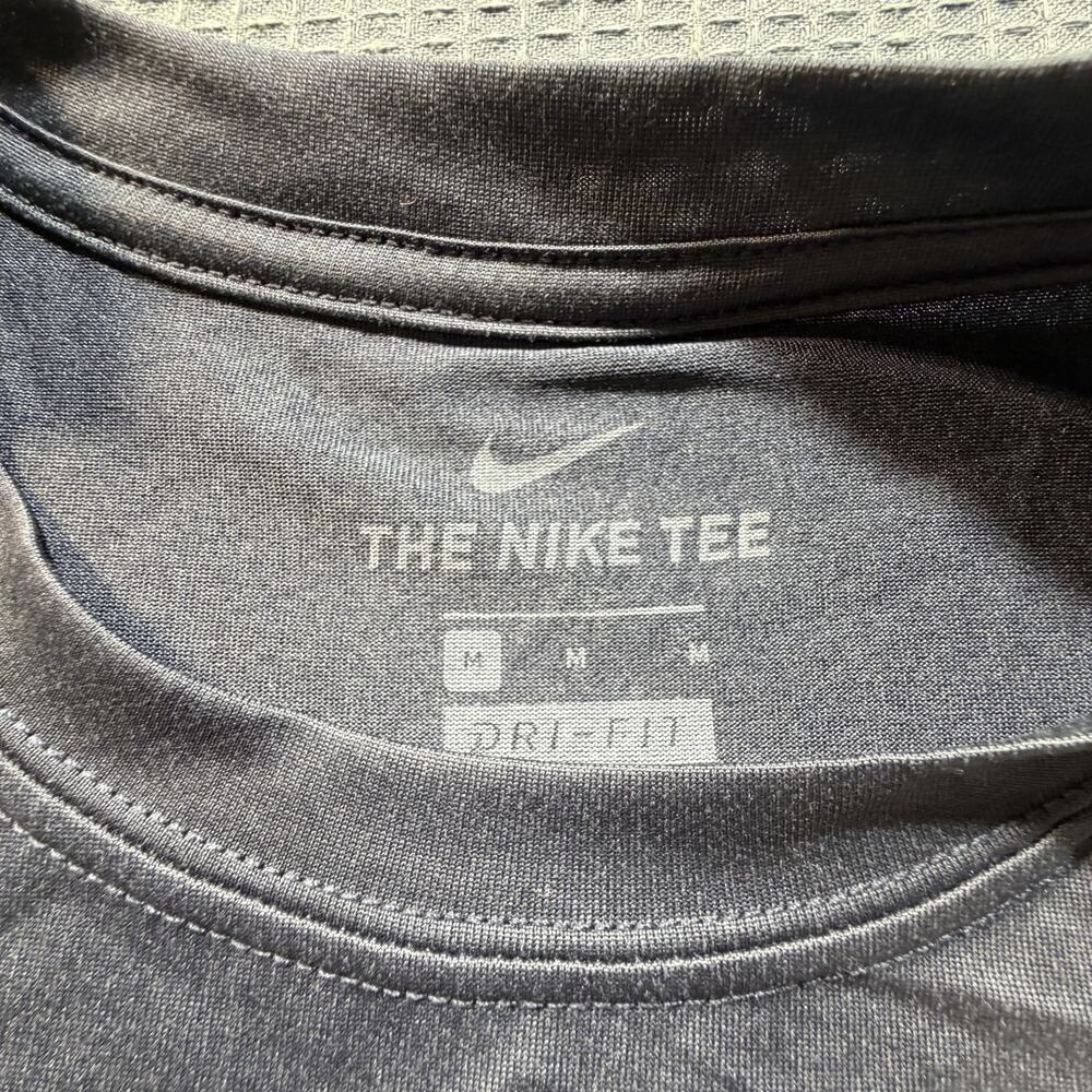 Nike THE NIKE TEE Shortsleeve Top Men Sz Medium Black Brand New - Picture 5 of 10